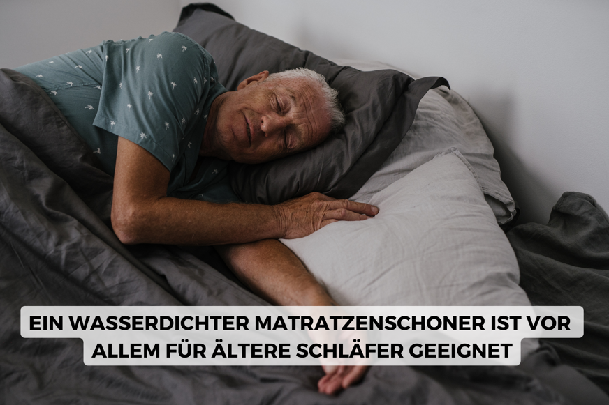 Ein alter Mann liegt im Bett auf einem Matratzenbezug